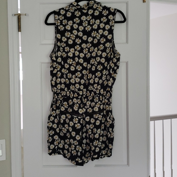 Daisy doll woven romper from forever21 - Picture 6 of 7